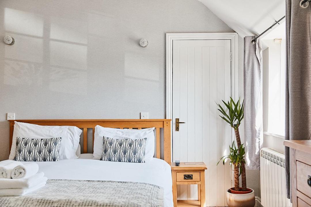 Bed and Breakfast The Bucks Head Carhampton Екстер'єр фото